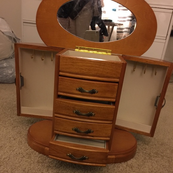 Jewelry box