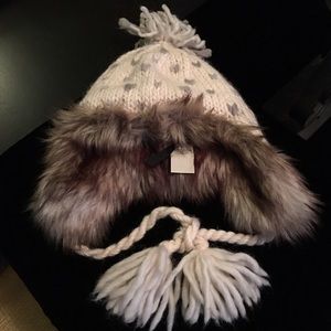 Adorable Winter Hat w/ Fur Trim