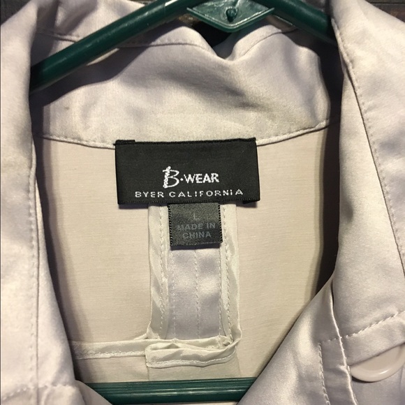 Beautiful Silver Jacket Size Large fits like Med - Picture 3 of 4