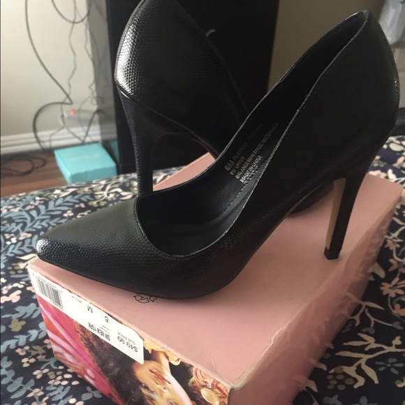 Heels - Picture 2 of 3