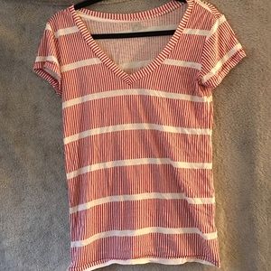 Red patterned v-neck tee