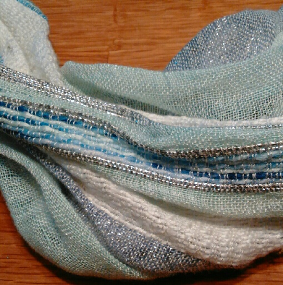 ๐HPx2๐ LOFT Glimmering Scarf NWOT - Picture 3 of 5