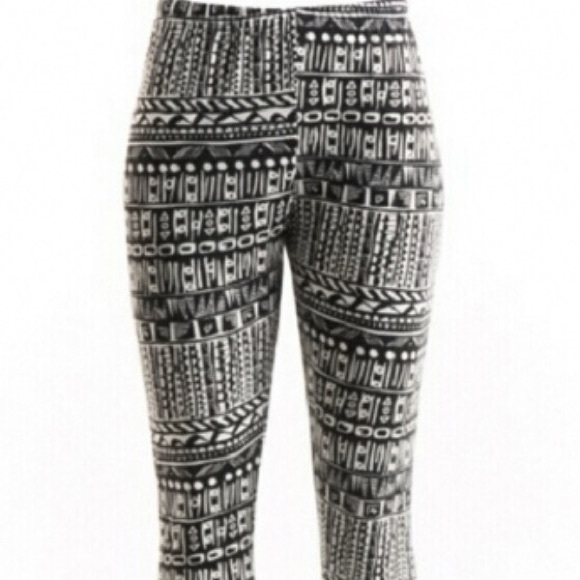 🦋B&W Boho Chic Leggings SM & Med Left Only🦋 - Picture 1 of 4