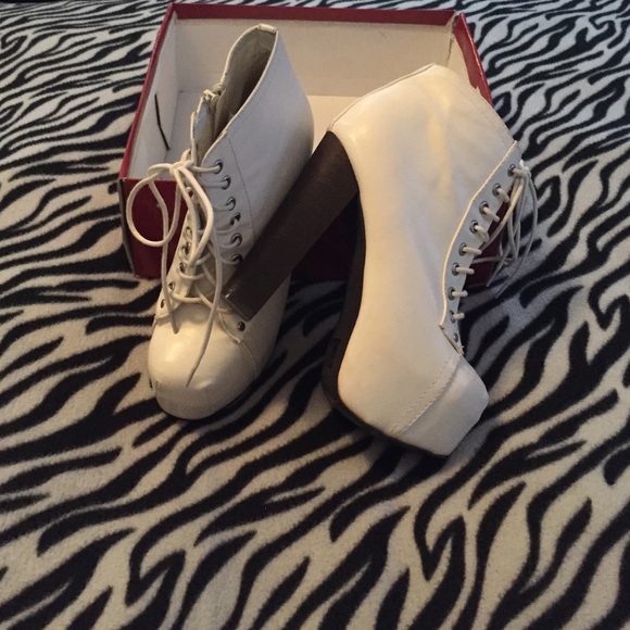 White heel laced up platform boots
