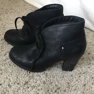 Black leather Clarks Artisan booties