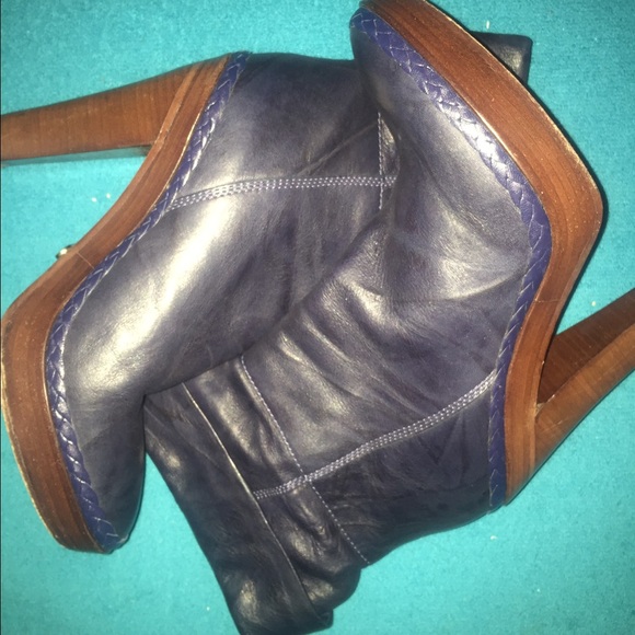 Boots - Picture 2 of 4