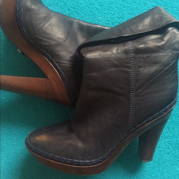 Boots - Picture 3 of 4