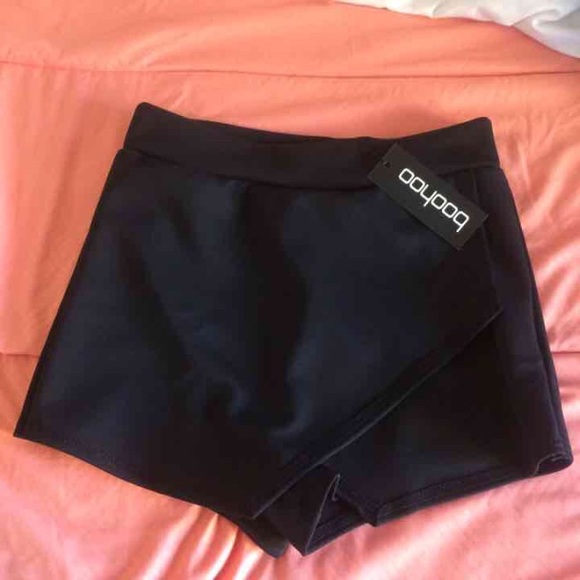 Boohoo skort NWT