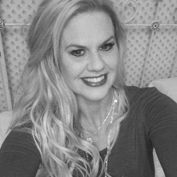 Meet your Posher, Kim - Picture 1 of 1