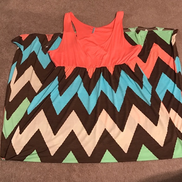 Chevron Maxi Dress. Size 3x. Brand New.