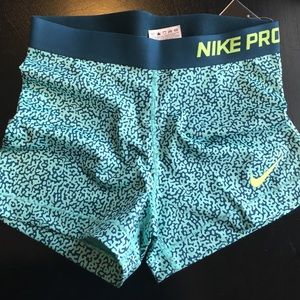 NWT Nike Pro Shorts medium