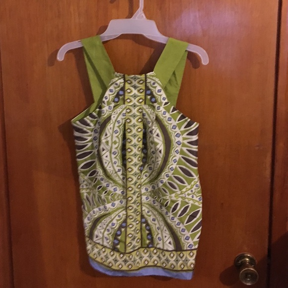 Sleeveless patterned blouse