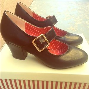 B.A.I.T Footwear Vintage Style Buckle Pumps