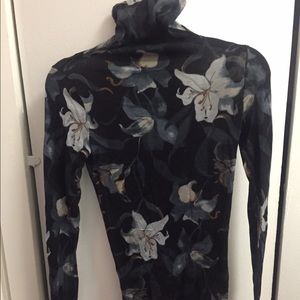 Club Monaco XS Wool Floral Turtleneck