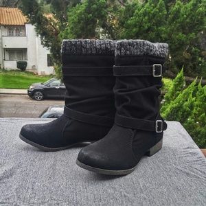 BNIB Slouchy suede boots