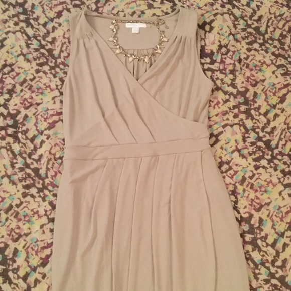 New York & Company Dresses & Skirts - 💜FLASH SALE💜NY&Co Stretch Beige Pleated Dress