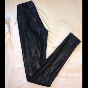 LIKE NEW-ARITZIA LEATHER LEGGINGS SIZE XS