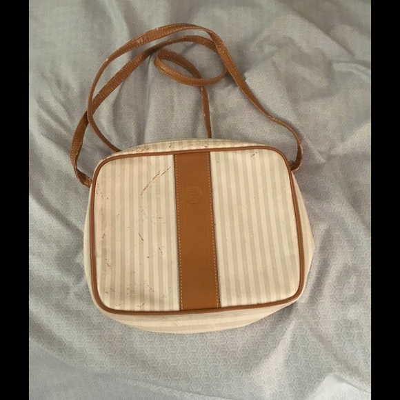 Fendi bag, with issues but good bag. 😳😳