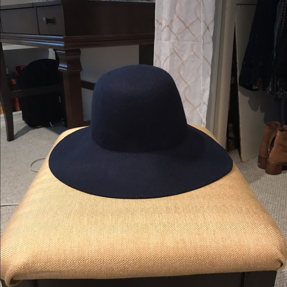 Floppy hat