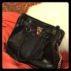 New Michael Kors purse never worn!