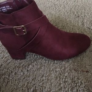 Modcloth The Rome stretch Ankle Boot size 9