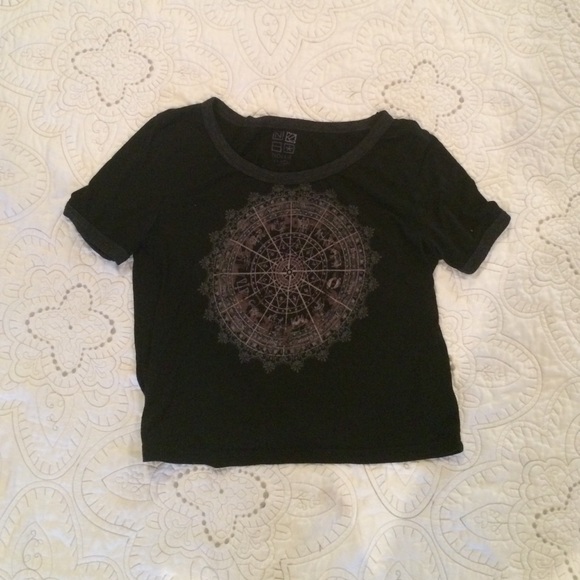 Cute semi cropped tee
