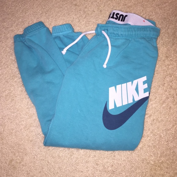 Cropped Nike Sweatpants Size Small