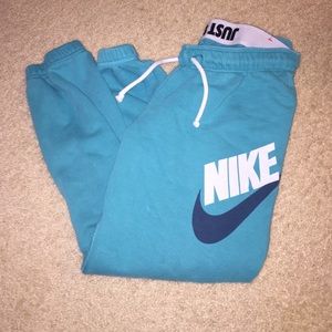 Cropped Nike Sweatpants Size Small