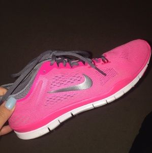 WOMENS NIKE RUNNING SHOES