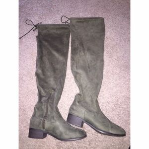 Olive over the knee booties🎄