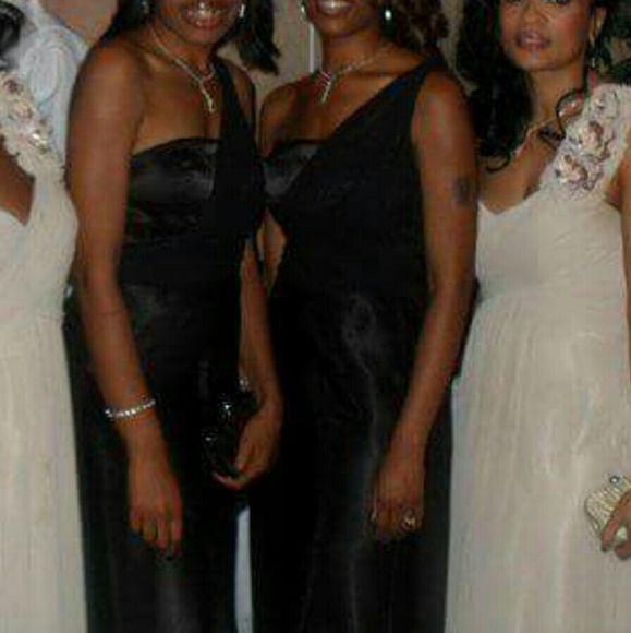 Black formal gown. - Picture 3 of 4