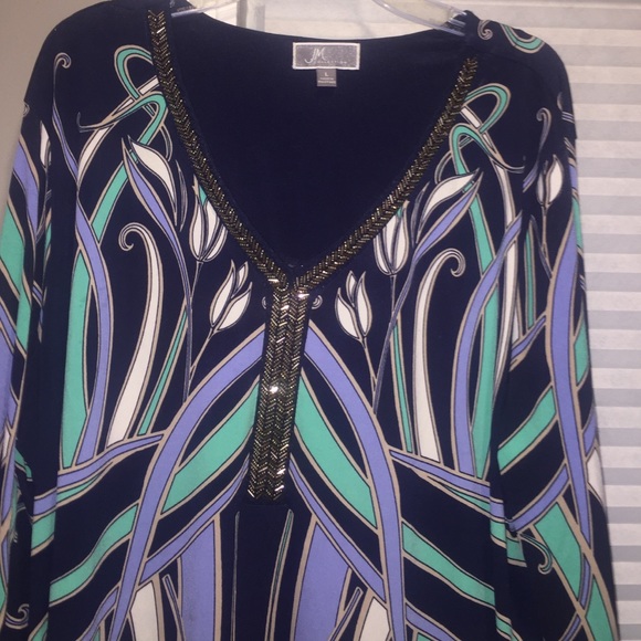 Woman's dressy top - Picture 2 of 4