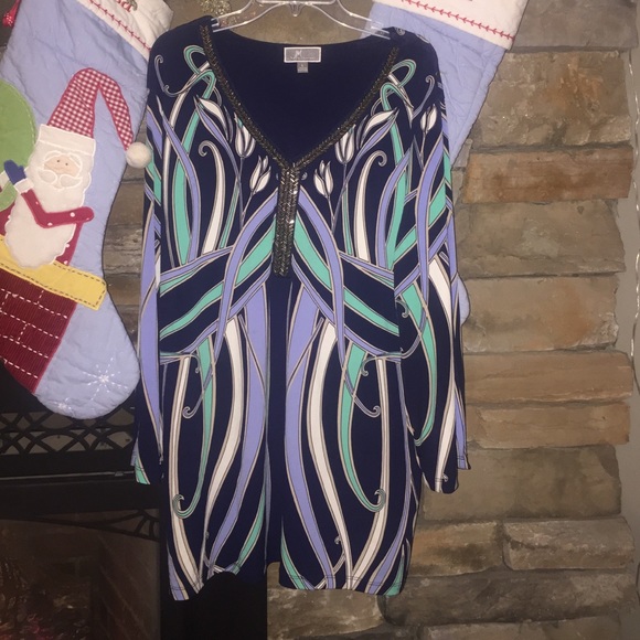 Woman's dressy top - Picture 4 of 4