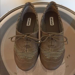 Houndstooth Patterned Brogues by Not Rated