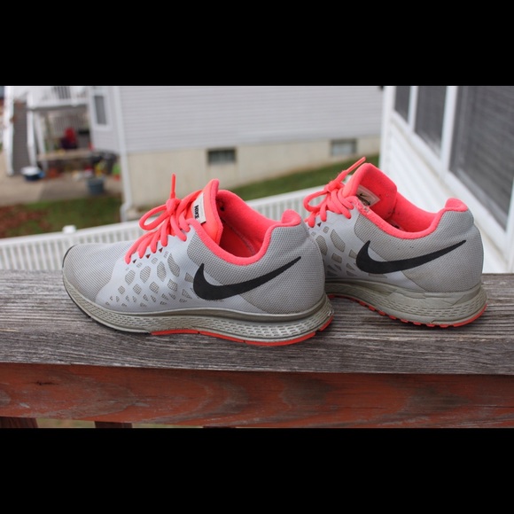 Nike Tennis Shoes