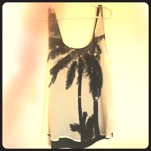 Volcom palm tree tank!❤️ - Picture 1 of 2