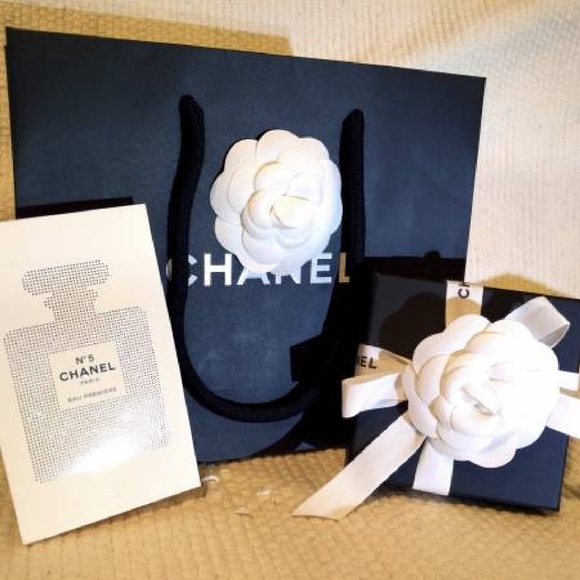 CHANEl LOGO CRYSTAL SHIELD CREST BROOCH - Picture 3 of 4