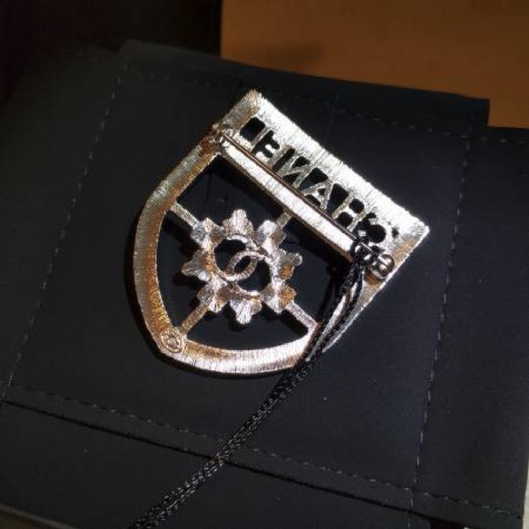 CHANEl LOGO CRYSTAL SHIELD CREST BROOCH - Picture 4 of 4