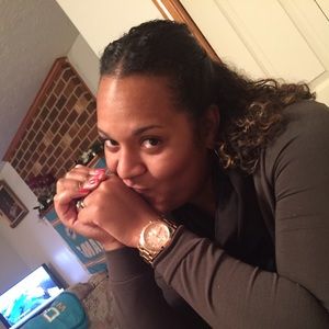Meet your Posher, Shana