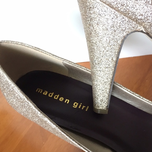 Steve Madden GOLD Platform Heels - Picture 3 of 5