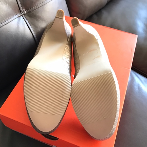 Steve Madden GOLD Platform Heels - Picture 5 of 5