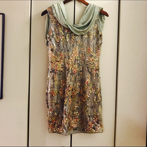 Silk jersey cape dress with sequin embellishment - Picture 3 of 4