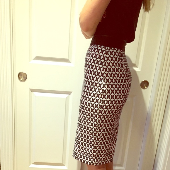 Black and white Banana Republic pencil skirt
