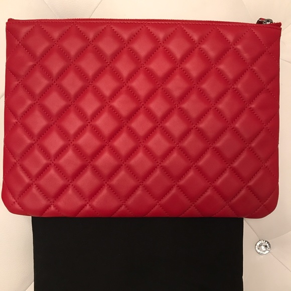 Chanel red lamb leather clutch. - Picture 2 of 4