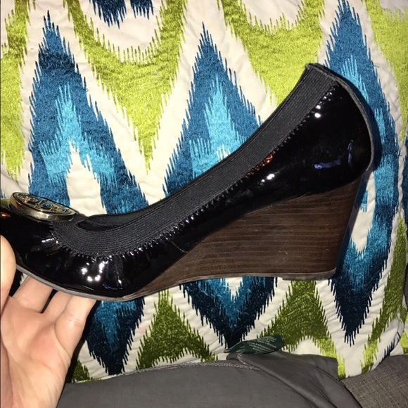 Tory Burch Caroline Wedge 9.5