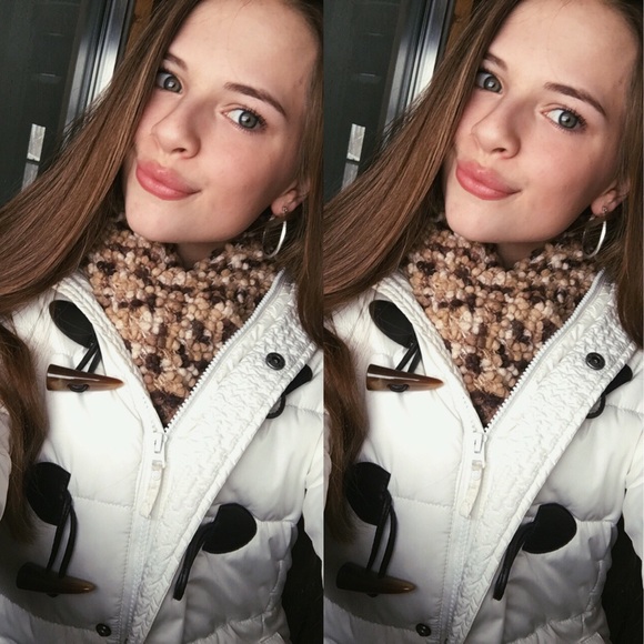 Meet your Posher, Camryn - Picture 2 of 2