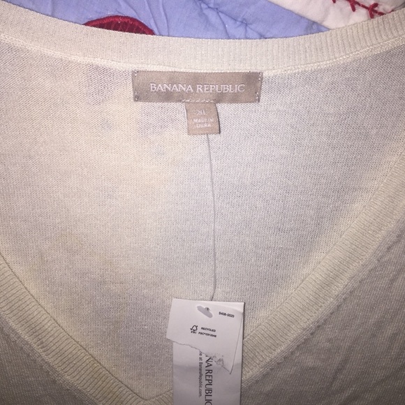 Banana Republic Vee Neck Sweater Wirh Sheer Arms - Picture 4 of 4