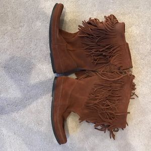 Minnetonka fringe boot