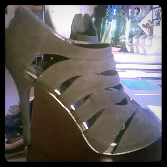 BCBGENERATION Black stilettos / barely worn