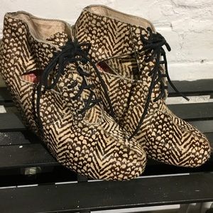 80%20 Seanne cut out ankle bootie size 6